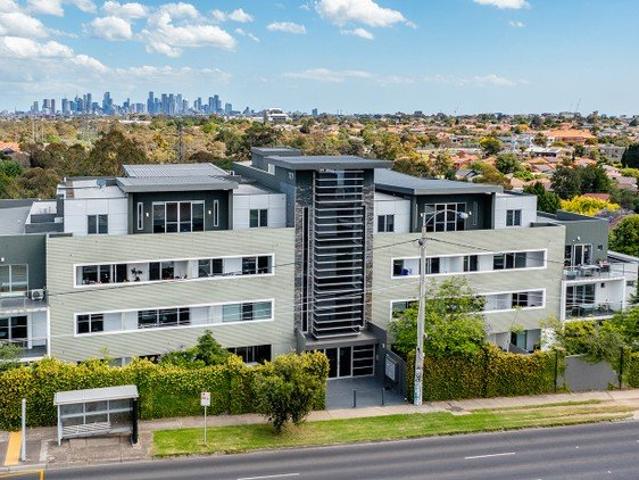 Stunning Three Bedroom Apartment