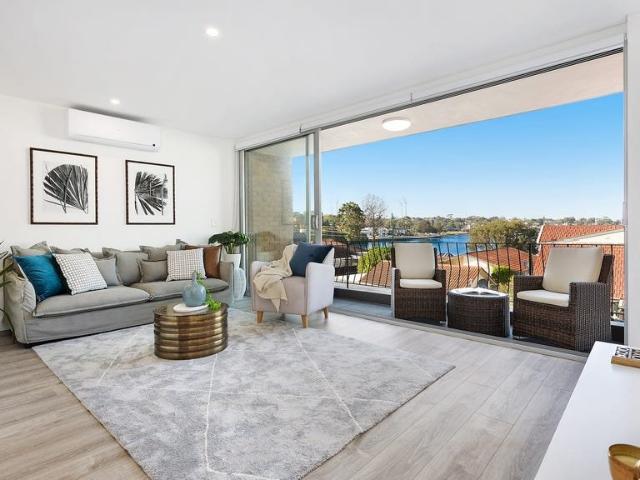 Stunning Three Bedroom Apartment with Water Views
