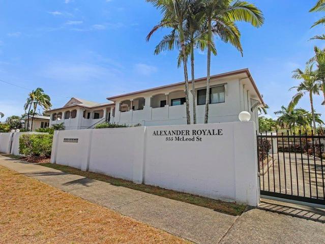 STUNNING THREE BEDROOM GROUND FLOOR UNIT ALEXANDER ROYALE