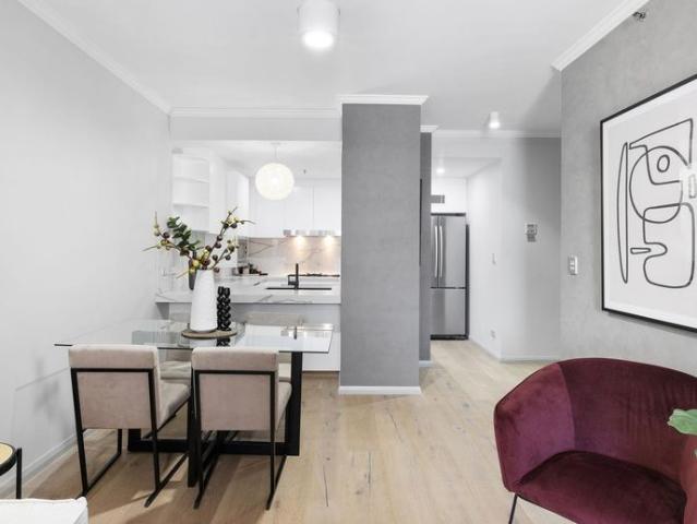 Stunning Three Bedroom Unfurnished Apartment in Ideal Mid City Location