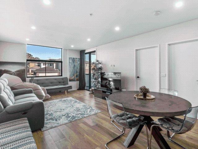 Stunning Three Bedroom Unit In The Heart Of Edmondson Park !