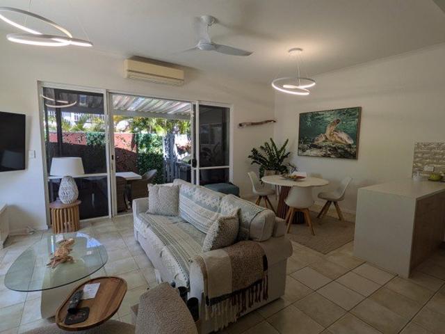 STUNNING THREE BEDROOM VILLA METRES FROM THE BEACH