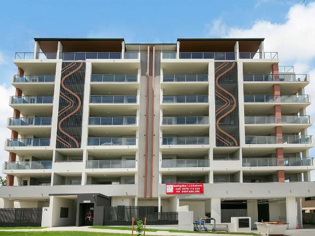 Stunning Three Bedrooms Apartment in Prime Location!