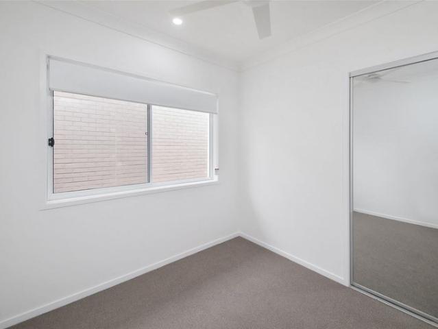 Stunning three beds, including Mater Bedroom, Ensuite in Greenbank