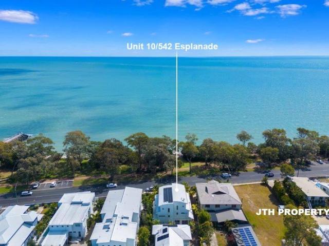 STUNNING THREE LEVEL TOWNHOUSE OPPOSITE THE BEACH WITH A SEPARATE ONE BEDROOM UNIT!