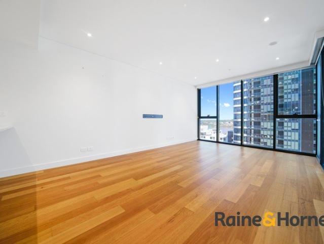 Stunning Timber Floored 2 Bedroom Apartment with Undisturbed Water Views