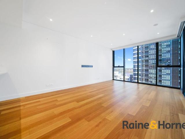 Stunning Timber Floored 2 Bedroom Apartment with Undisturbed Water Views