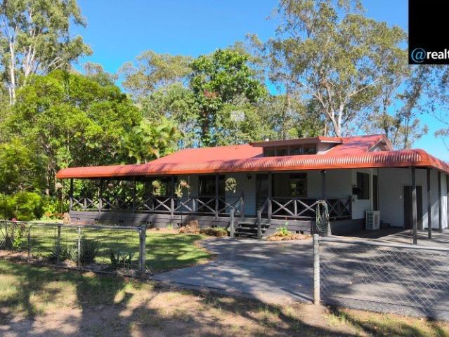 Stunning Timber home in Millstream large yards and bore