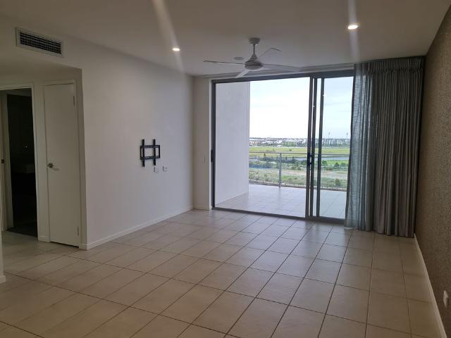 Stunning Top Floor 2 Bedroom Apartment with Lake Views