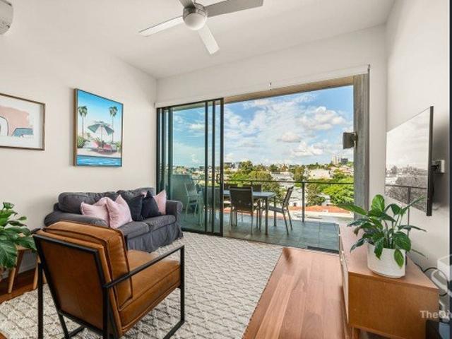 Stunning Top Floor Apartment with City Views in the Heart of West End
