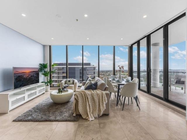 Stunning Top Floor Apartment with Breathtaking ViewsYour Dream Home Awaits!