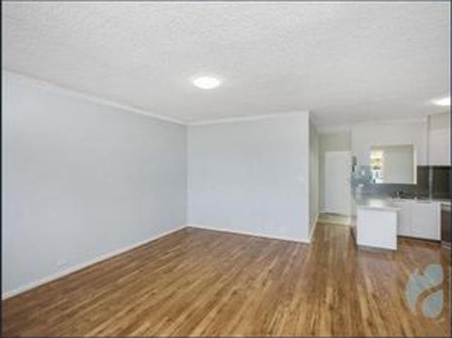Stunning Top Floor apartment with Swan River Views & Double Garage