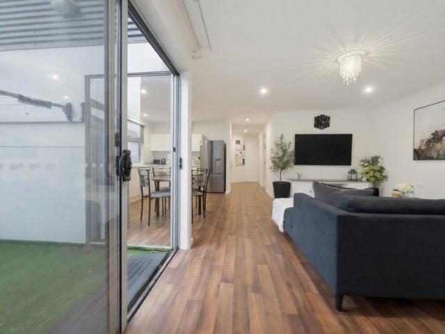 Stunning Top Floor Living at Winona Street