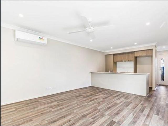 Stunning Townhouse Across the Road from a Gorgeous Park!