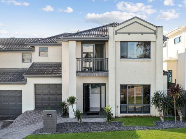 Stunning townhouse in beach lifestyle location