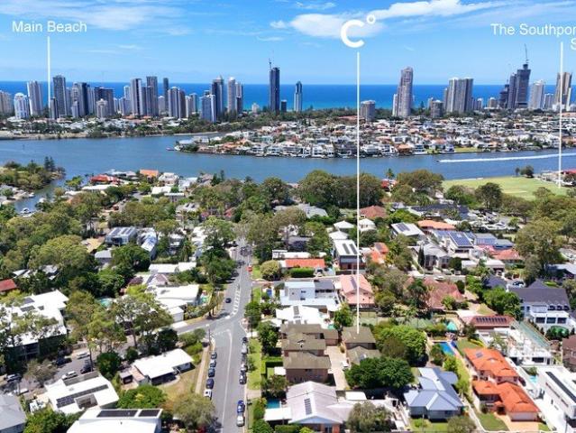 Stunning Townhouse in Five Star Location, Elevated Position with Views, Vacant Possession