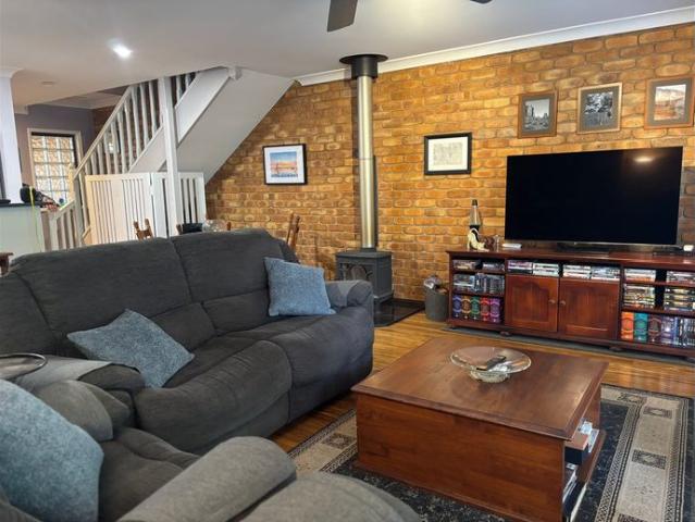 Stunning Townhouse in Highly Desirable Location