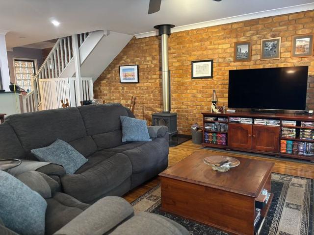 Stunning Townhouse in Highly Desirable Location
