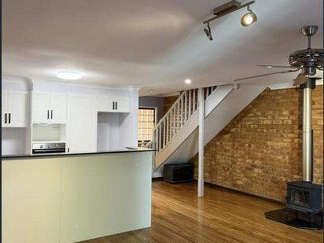 Stunning Townhouse in Highly Desirable Location