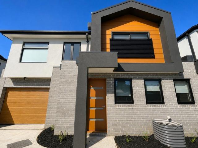 Stunning Townhouse in Reservoir!