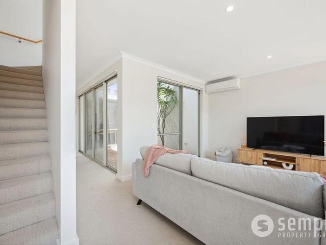 Stunning Townhouse Initial 6 month Lease only