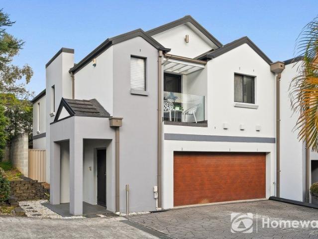 Stunning Townhouse Walk to Metro