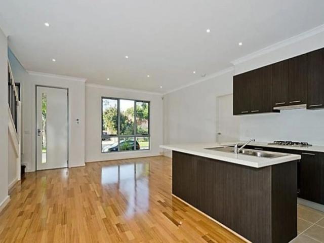 STUNNING TOWNHOUSE WITH ITS OWN STREET FRONTAGE