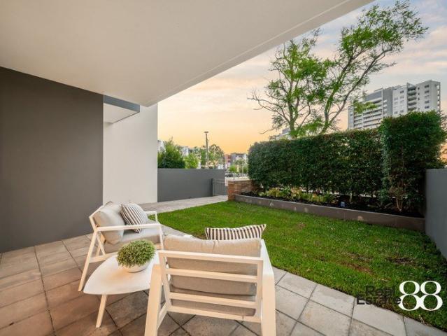 STUNNING TRI LEVEL HOME!