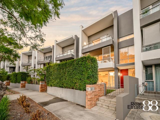 STUNNING TRI LEVEL HOME!