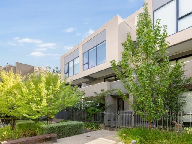 Stunning Tri Level townhouse in The Mills