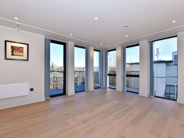 Stunning two bed apartment at the popular Rivershill development