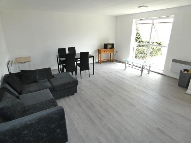 Stunning two bed flat with parking E15