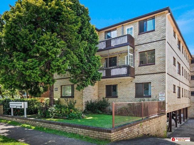 Stunning Two bedroom Unit With Sun room