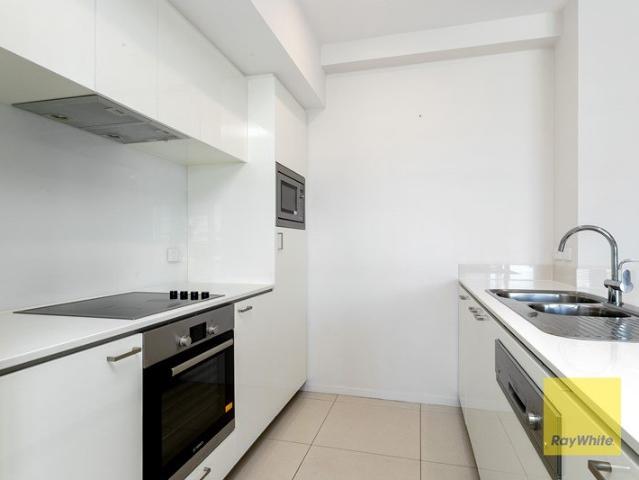 STUNNING TWO BEDROOM APARTMENT