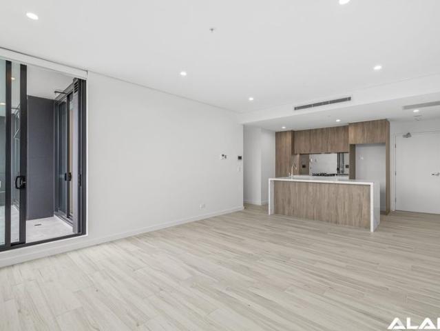 Stunning Two Bedroom Apartment Close to Transport & Waterfront