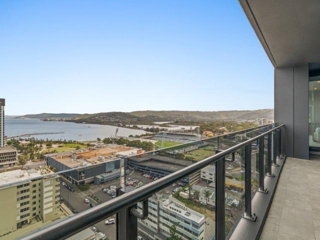 Stunning Two Bedroom Apartment Close to Transport & Waterfront