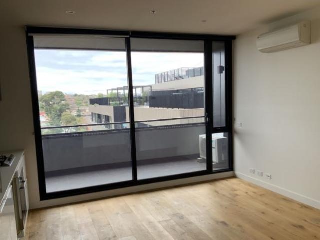 Stunning Two Bedroom Apartment in Hawthorn – Modern Living with Ultimate Convenience at Your Doorstep