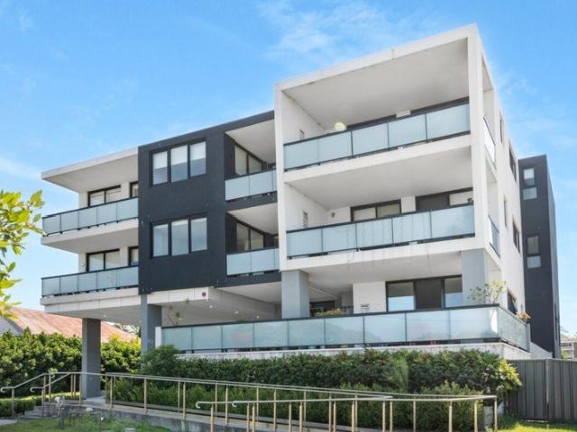 Stunning Two Bedroom Apartment in Peaceful City Fringe Location