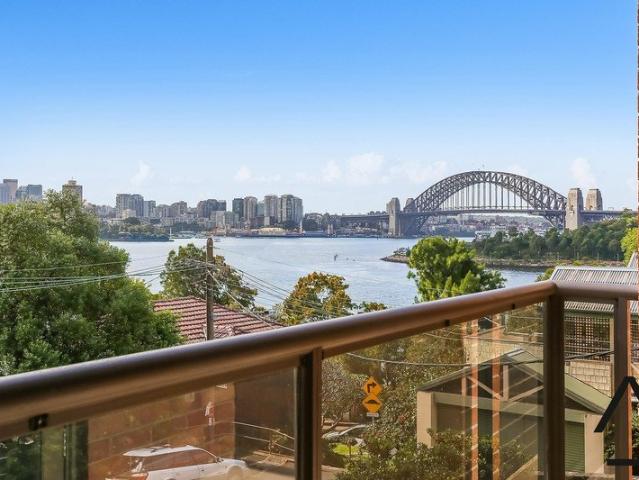 Stunning Two Bedroom Apartment with Breathtaking Harbour Bridge Views