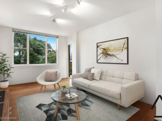 Stunning Two Bedroom Apartment with Breathtaking Harbour Bridge Views