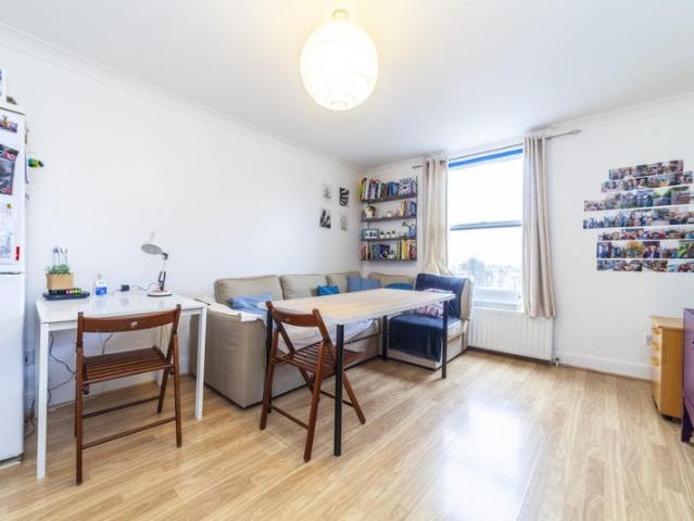 Stunning Two Bedroom Flat on Harrow Road, Maida Va
