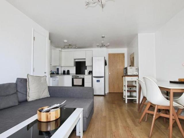 Stunning two bedroom flat available just off Portland Square!