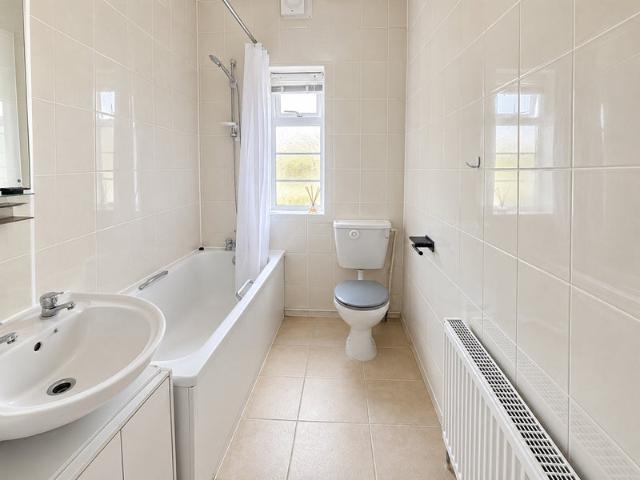 Stunning two Bedroom flat to rent in NW7