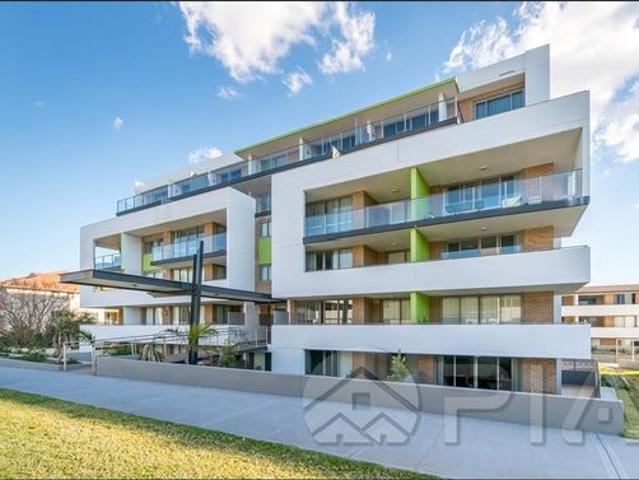 Stunning Two Bedrooms Apartment For Rent