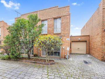 Stunning Two Level Townhouse in Prime Yarraville