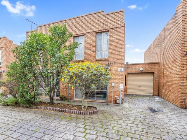 Stunning Two Level Townhouse in Prime Yarraville