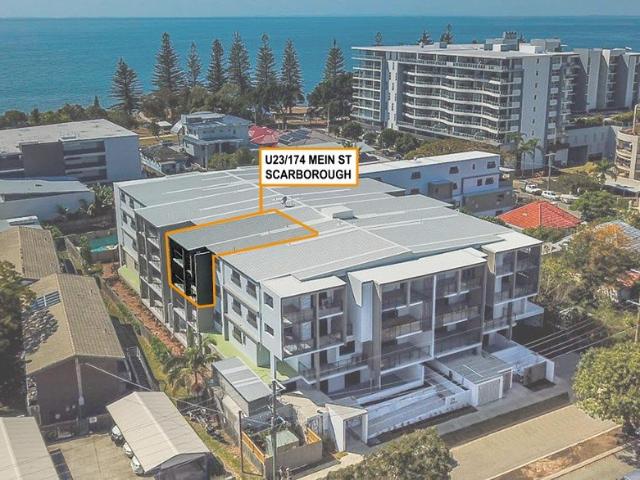 Stunning Two Level, Three Bedroom 3 bathroom Residence in Boutique Scarborough Complex
