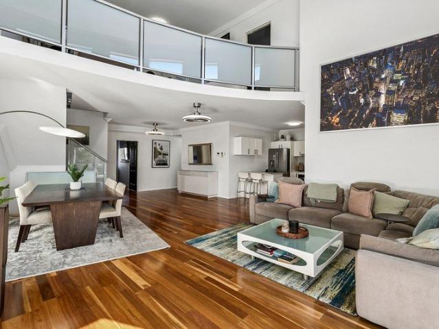 Stunning Two Storey Apartment with City Skyline Views
