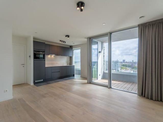 Stunning unfurnished 2br apartment with view of the Scheldt