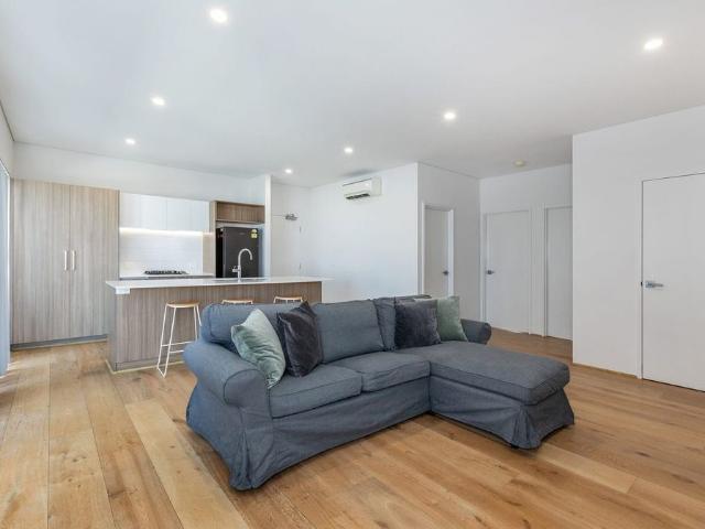 STUNNING UNIT WITH CITY VIEWS!